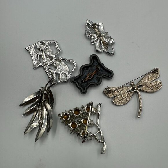 Vintage Brooch Lot Silver Tone Dragonfly Leaf Mask Bear Flower Cluster 6PC - Picture 9 of 15